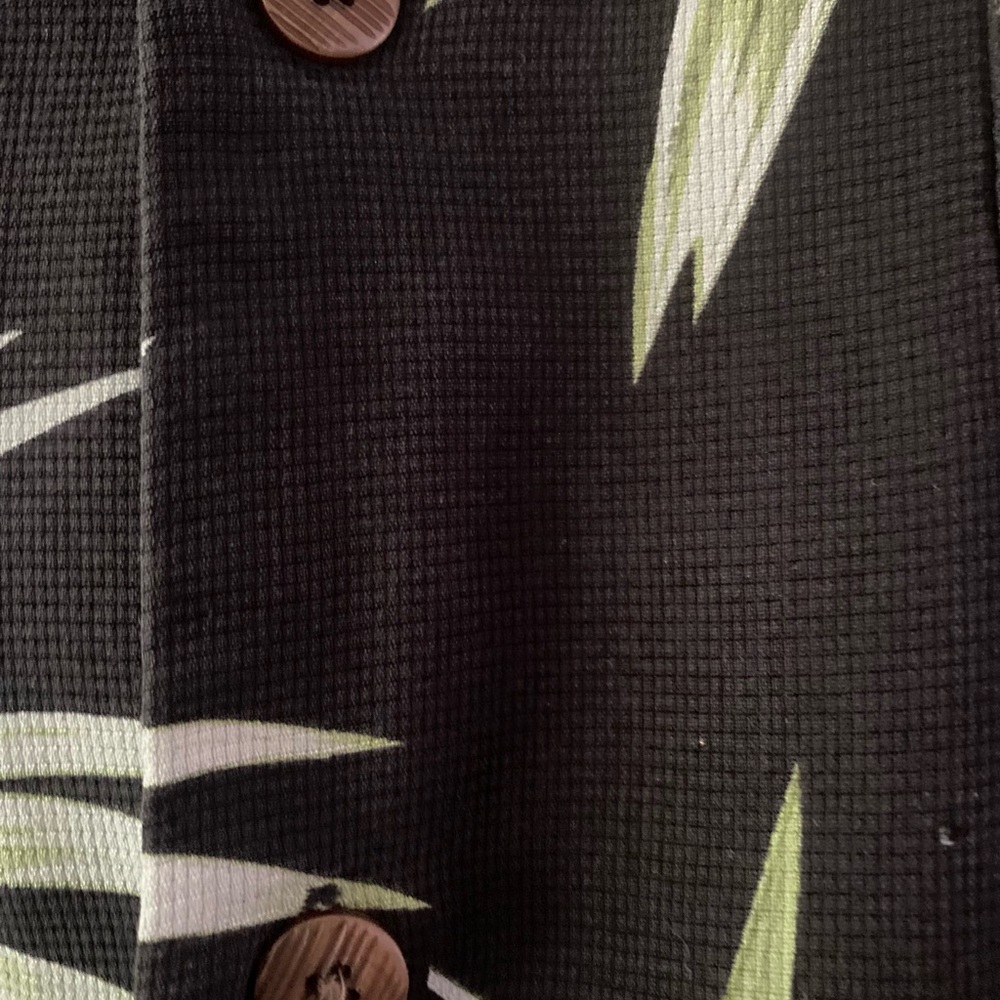 Tommy Bahama Leaf Button-Up Shirt in Black and Lime 100% silk Men’s Large - Picture 5 of 5